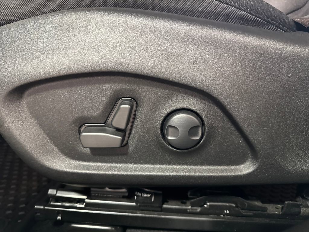 Used 2022 Jeep Renegade Latitude w/ Convenience Group AWD/4WD image 21