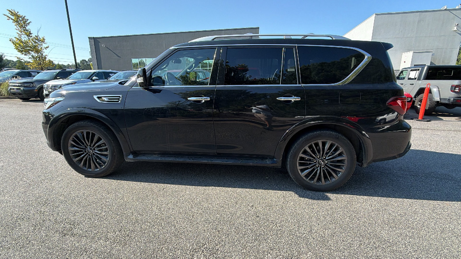 Used 2024 INFINITI QX80 Sensory AWD/4WD image 11