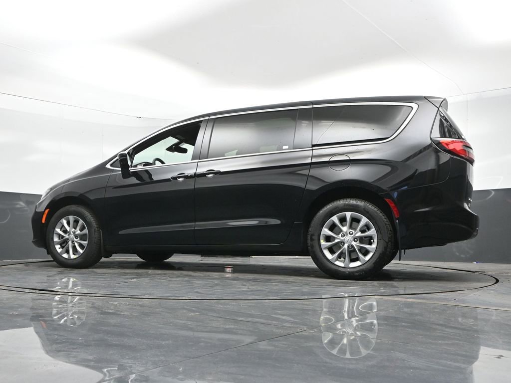 New 2026 Chrysler Pacifica Select image 45