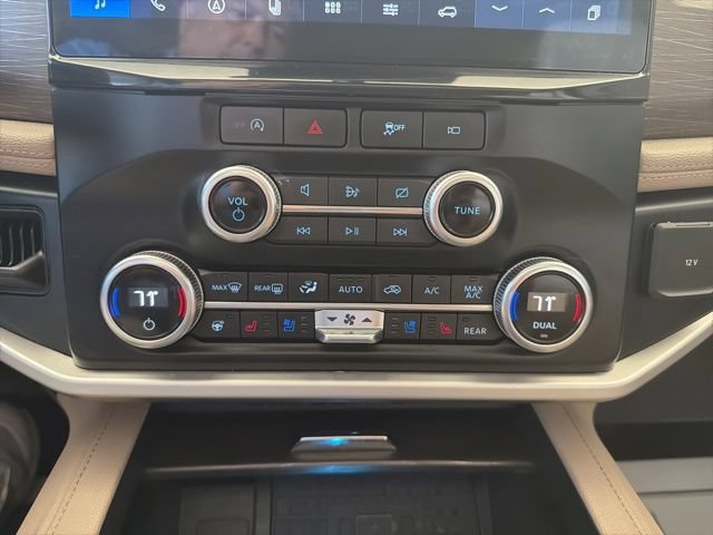Used 2024 Ford Expedition Limited AWD/4WD image 19