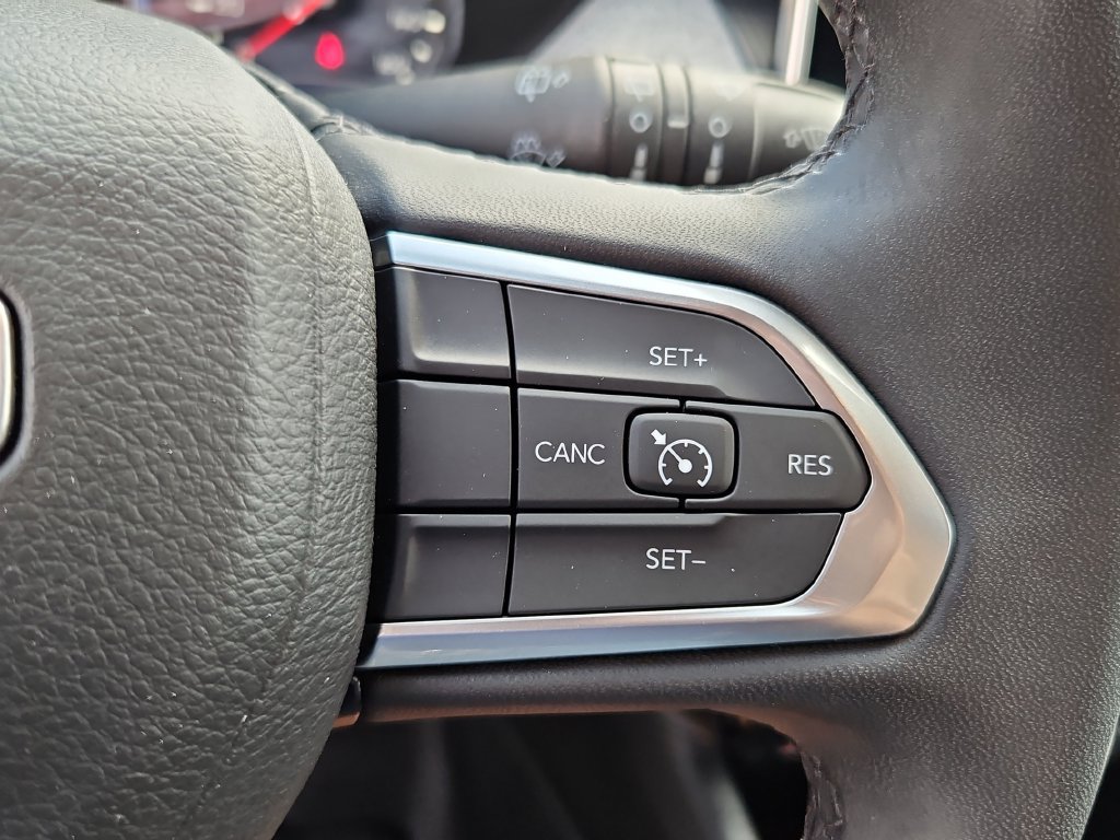 Used 2024 Jeep Compass Latitude AWD/4WD image 12