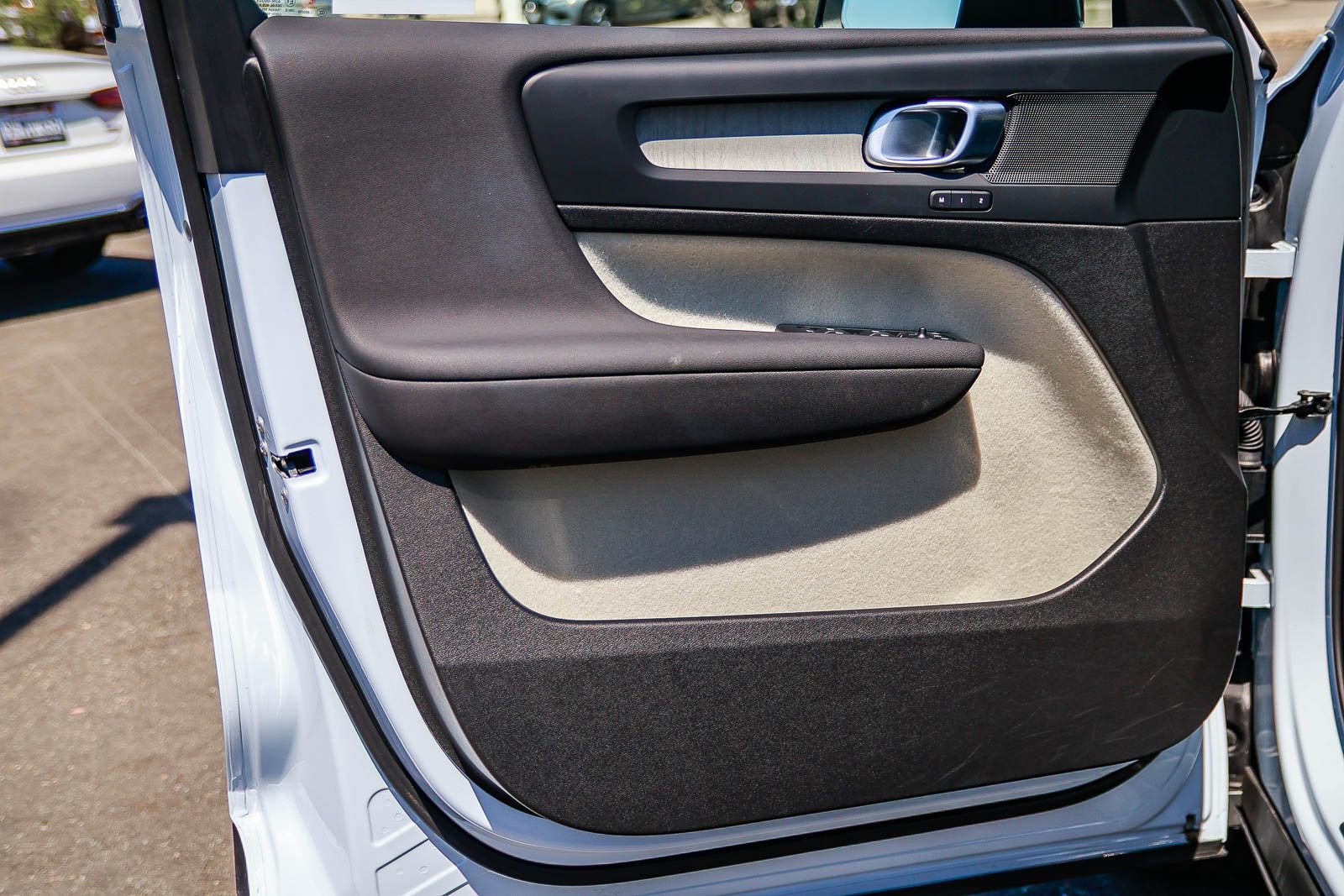 Certified 2026 Volvo XC40 B5 Plus w/ Protection Package Premier image 22