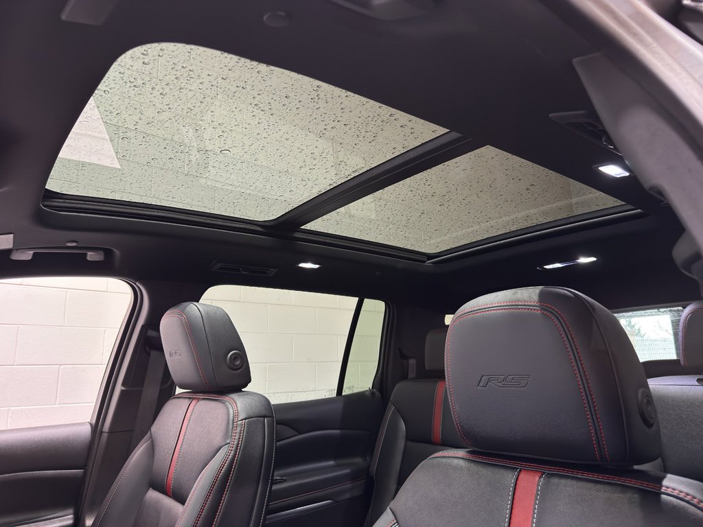 Used 2025 Chevrolet Traverse RS image 40