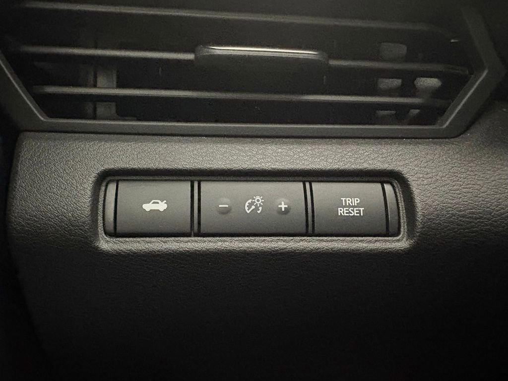 Used 2025 Nissan Altima 2.5 SV FWD image 25