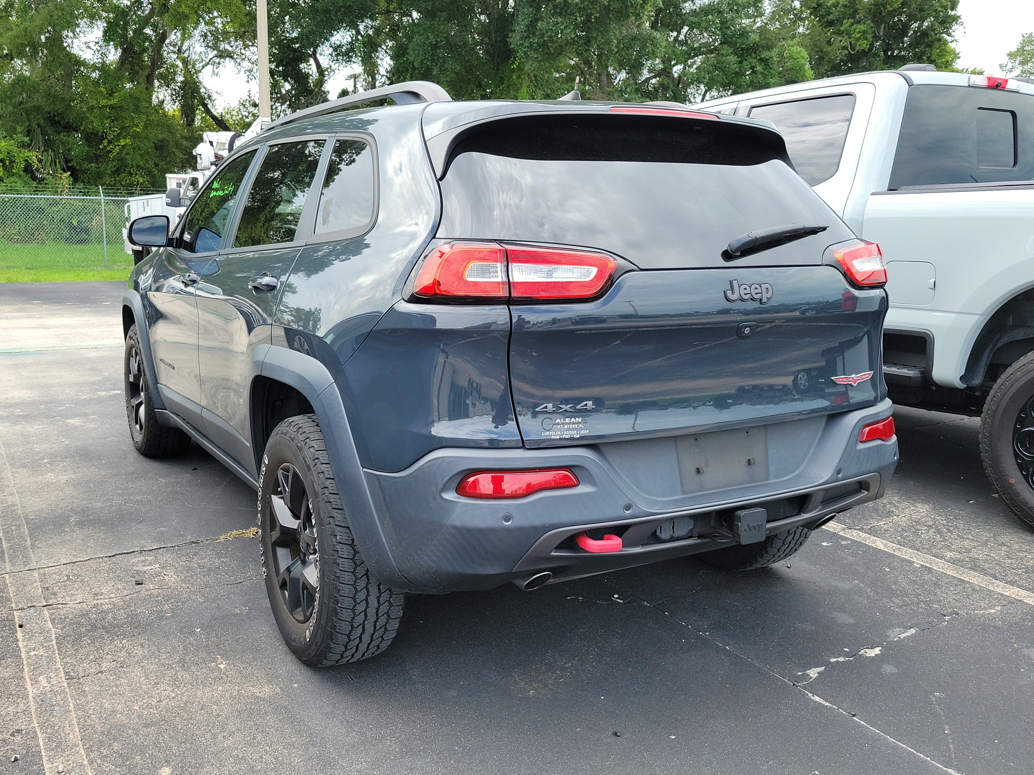 Used 2016 Jeep Cherokee Trailhawk w/ Leather Interior Group AWD/4WD image 4