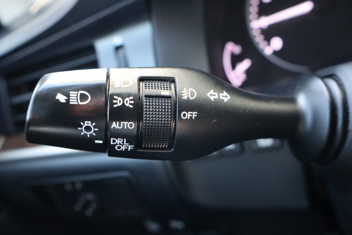 Used 2015 Lexus ES 350 w/ Luxury Package image 32