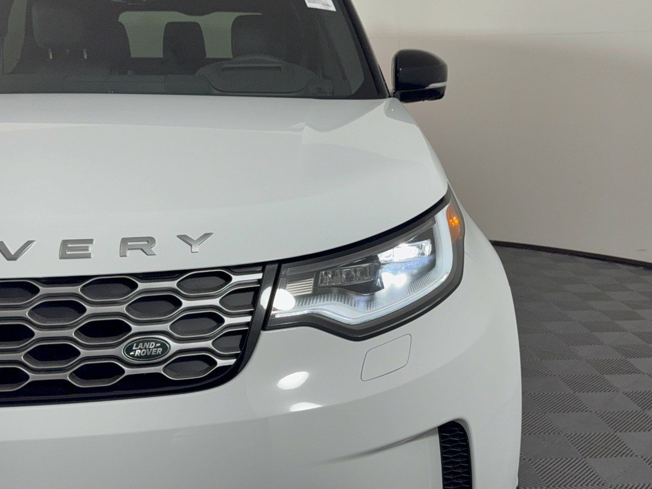 New 2026 Land Rover Discovery S AWD/4WD image 12