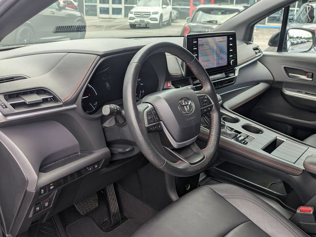 Used 2024 Toyota Sienna XSE FWD image 27