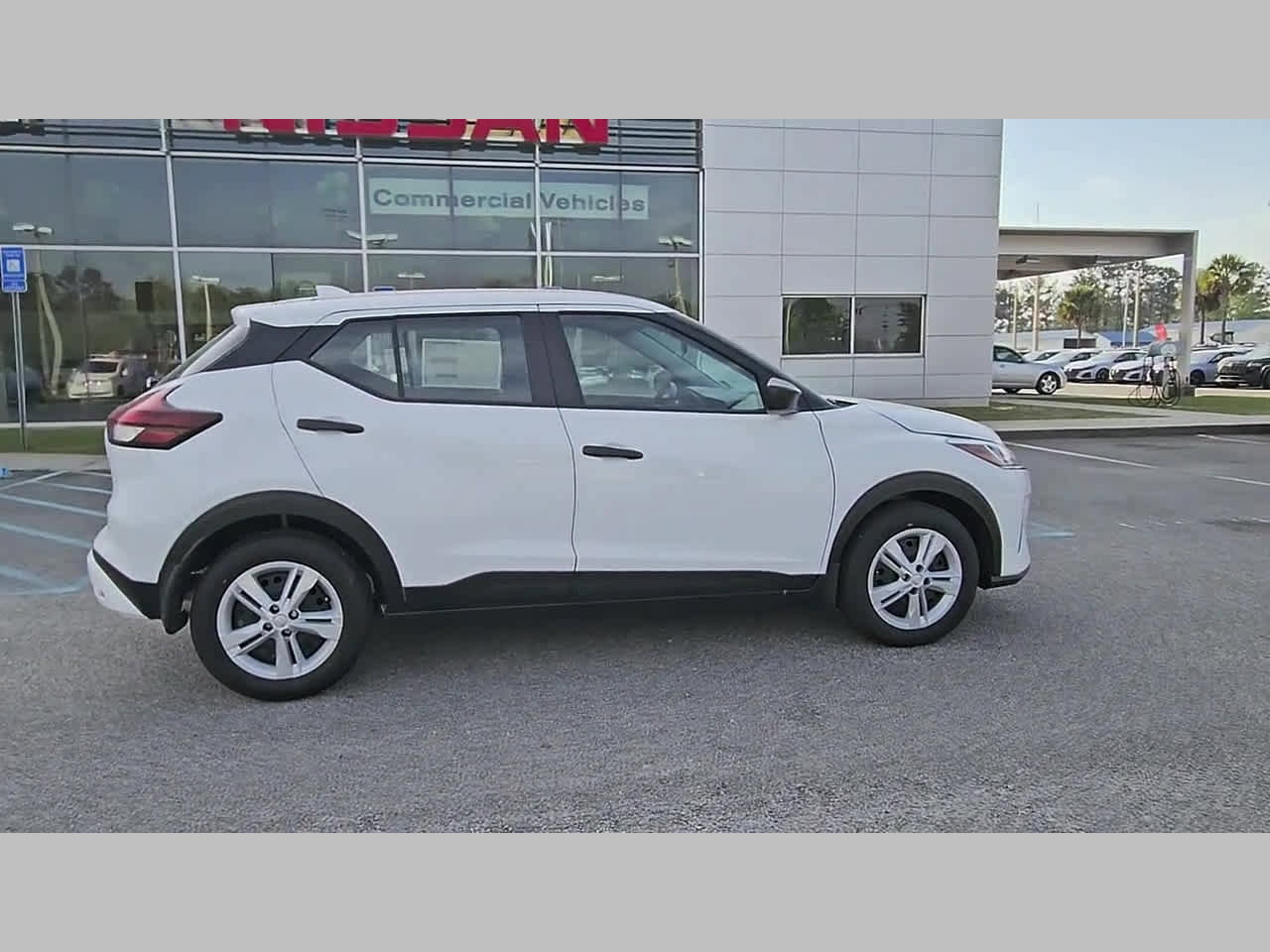 New 2025 Nissan Kicks Play S image 33