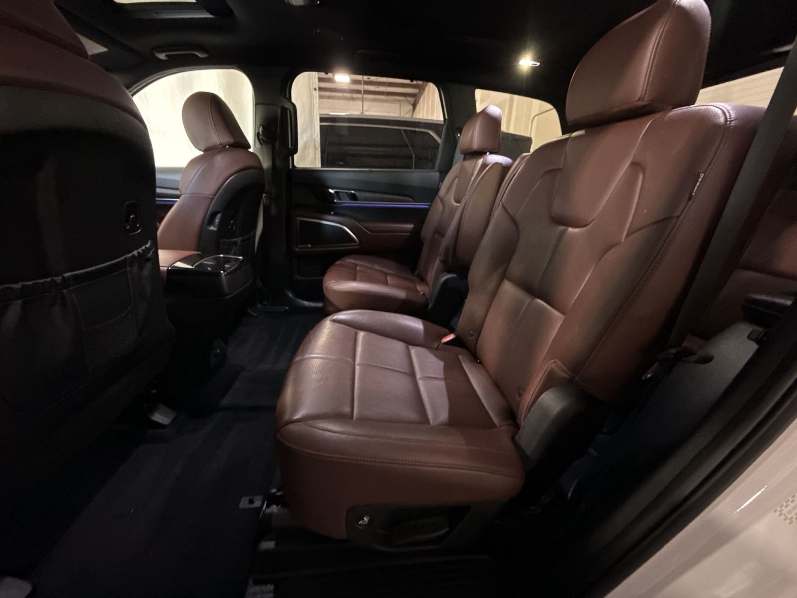Used 2024 Kia Telluride SX w/ Towing Package FWD image 35