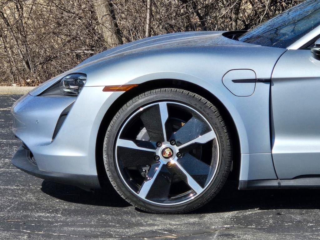 New 2023 Porsche Taycan image 10