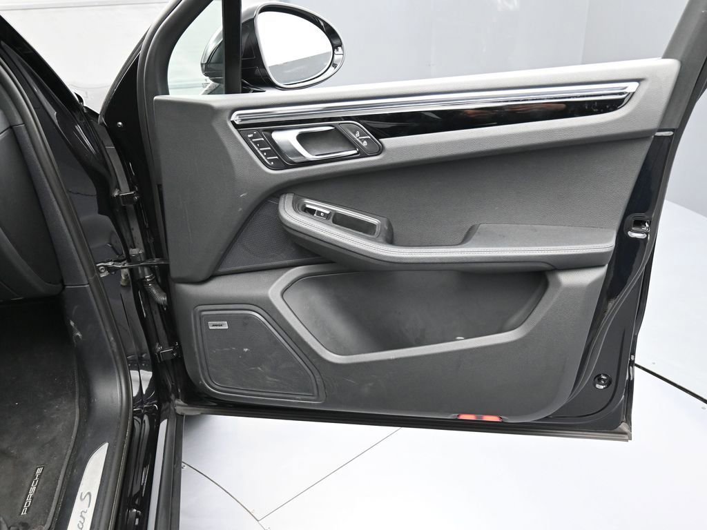 Certified 2023 Porsche Macan S image 28