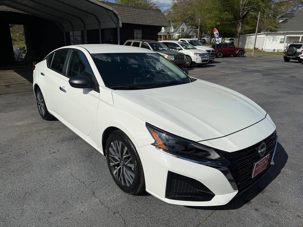 Used 2025 Nissan Altima 2.5 SV image 2