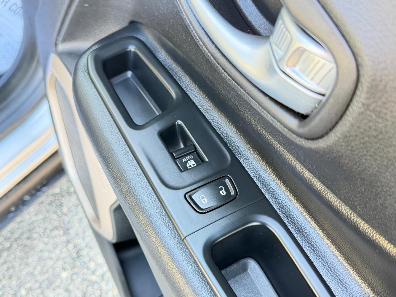 Used 2015 Jeep Renegade Limited AWD/4WD image 49