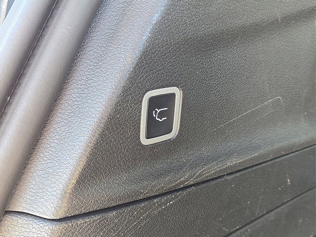 Used 2025 Chrysler Pacifica Select image 14