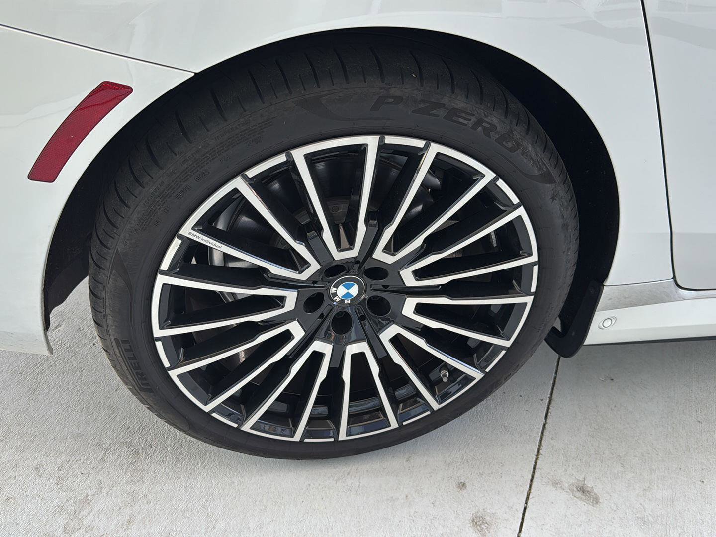 Certified 2024 BMW i7 xDrive60 w/ Executive Package AWD/4WD image 34