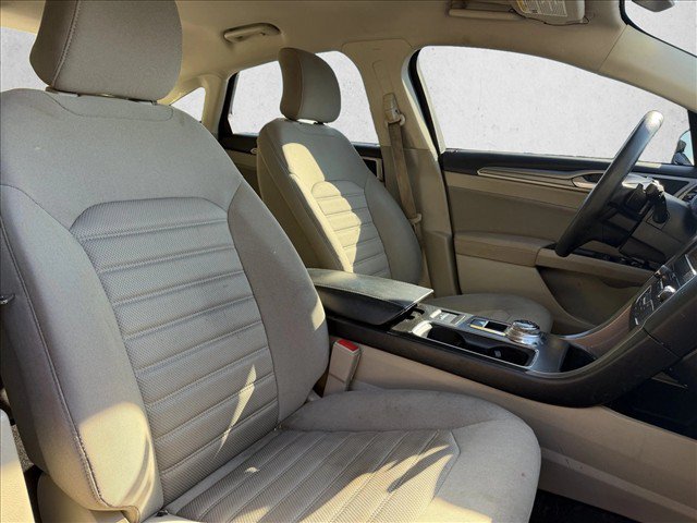 Used 2019 Ford Fusion SE FWD image 29