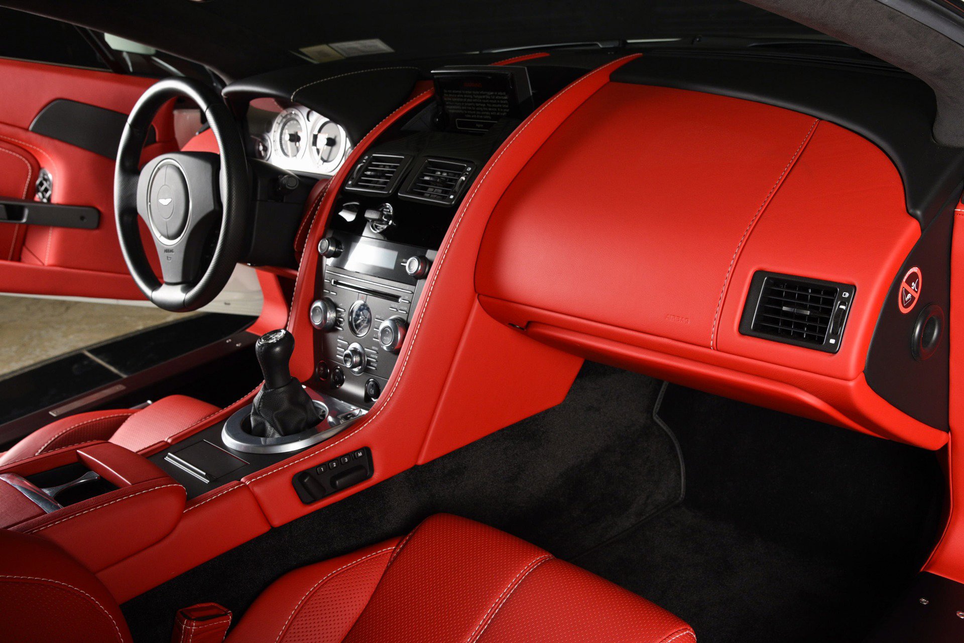 Used 2013 Aston Martin V8 Vantage Coupe image 24