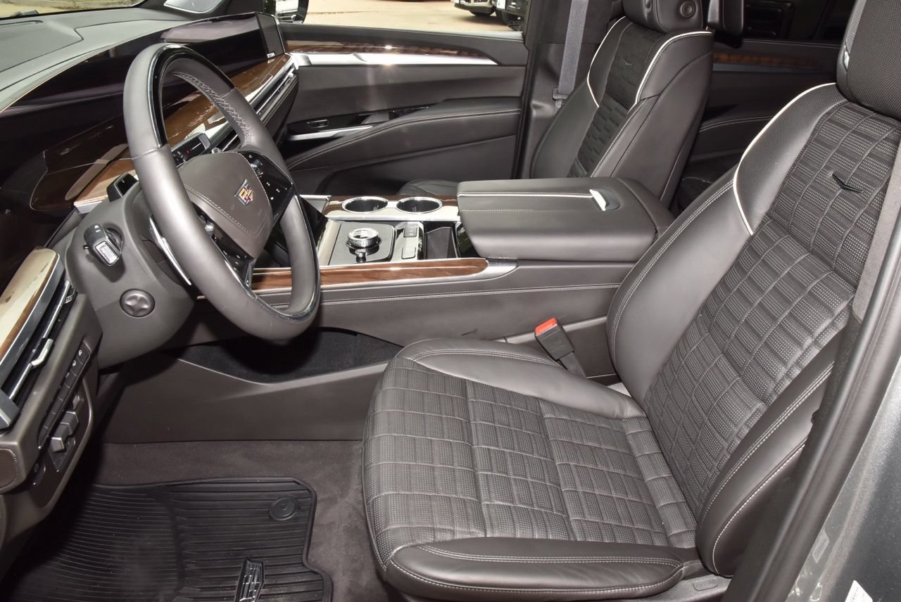 Used 2025 Cadillac Escalade ESV Premium Luxury Platinum AWD/4WD image 13