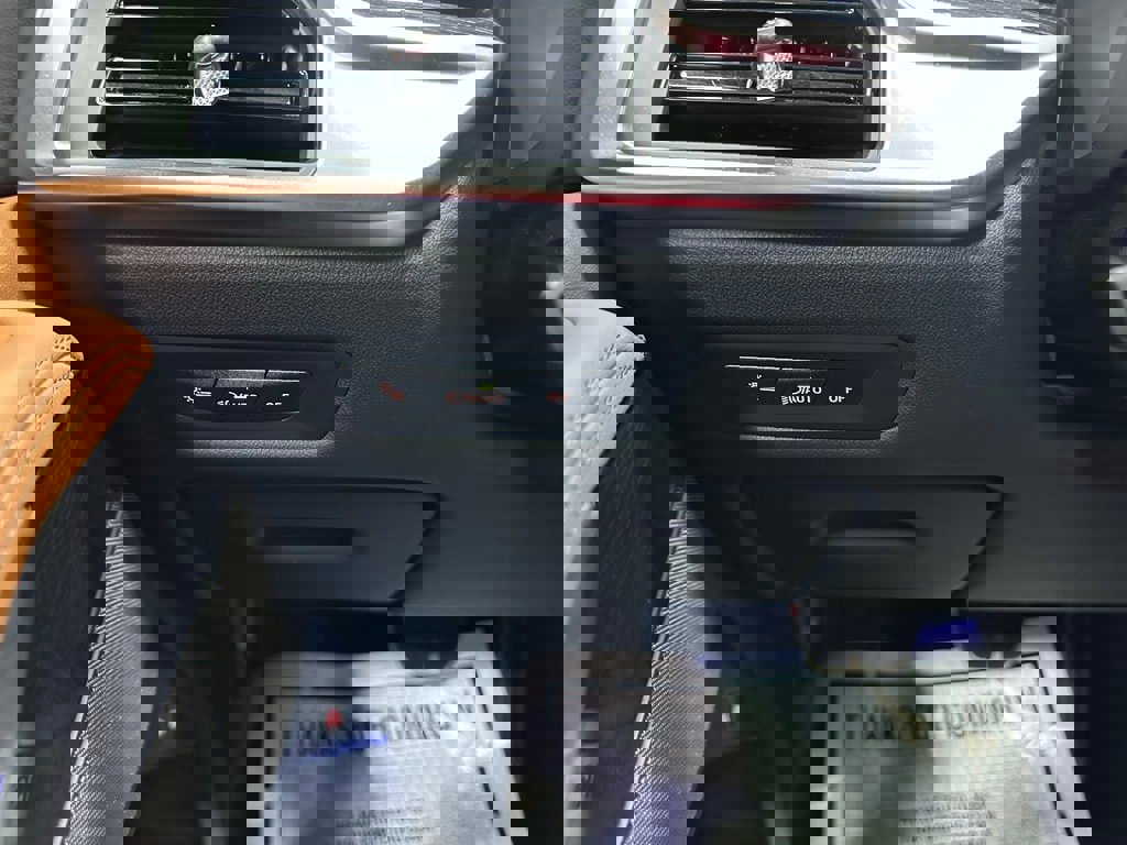 Used 2026 BMW X5 xDrive50e image 17