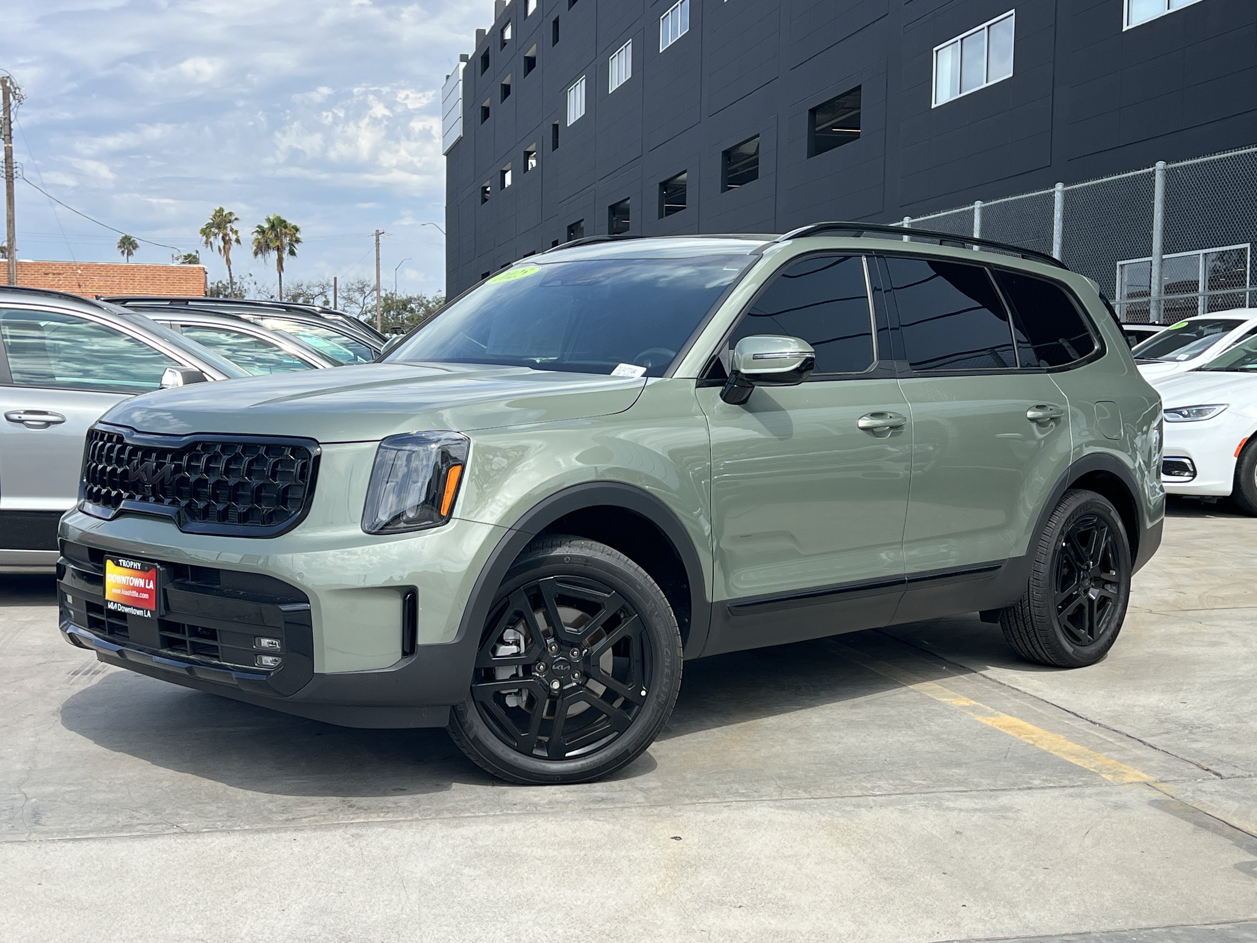Certified 2025 Kia Telluride SX Prestige X-Line AWD/4WD image 2