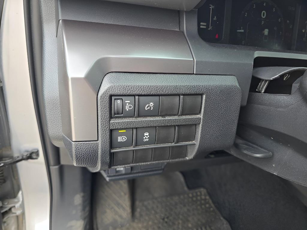 Used 2025 Toyota Tacoma SR5 AWD/4WD image 20