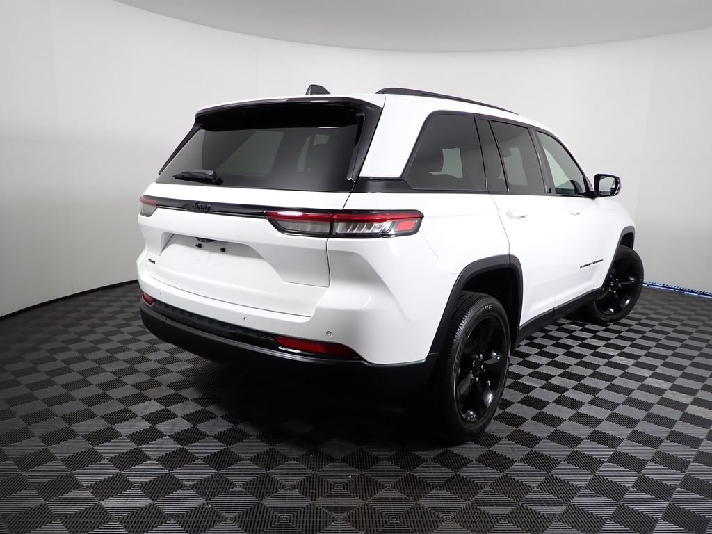 Used 2023 Jeep Grand Cherokee Altitude AWD/4WD image 17