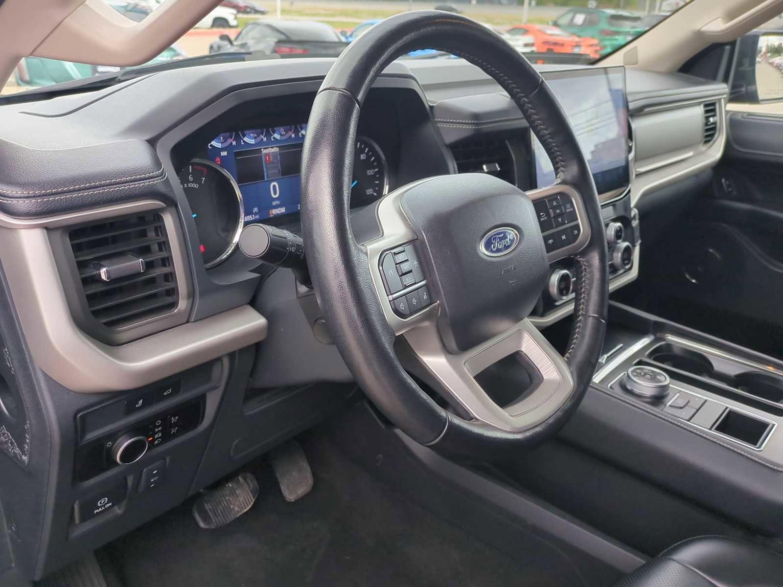 Used 2024 Ford Expedition XLT image 10