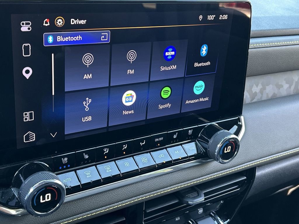 Used 2025 Chevrolet Colorado ZR2 w/ Midnight Edition AWD/4WD image 13