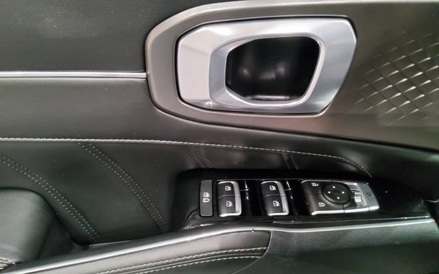 Used 2023 Kia Sorento SX FWD image 25