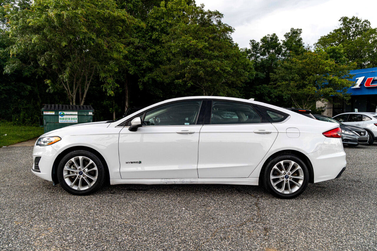 Used 2019 Ford Fusion SE image 3