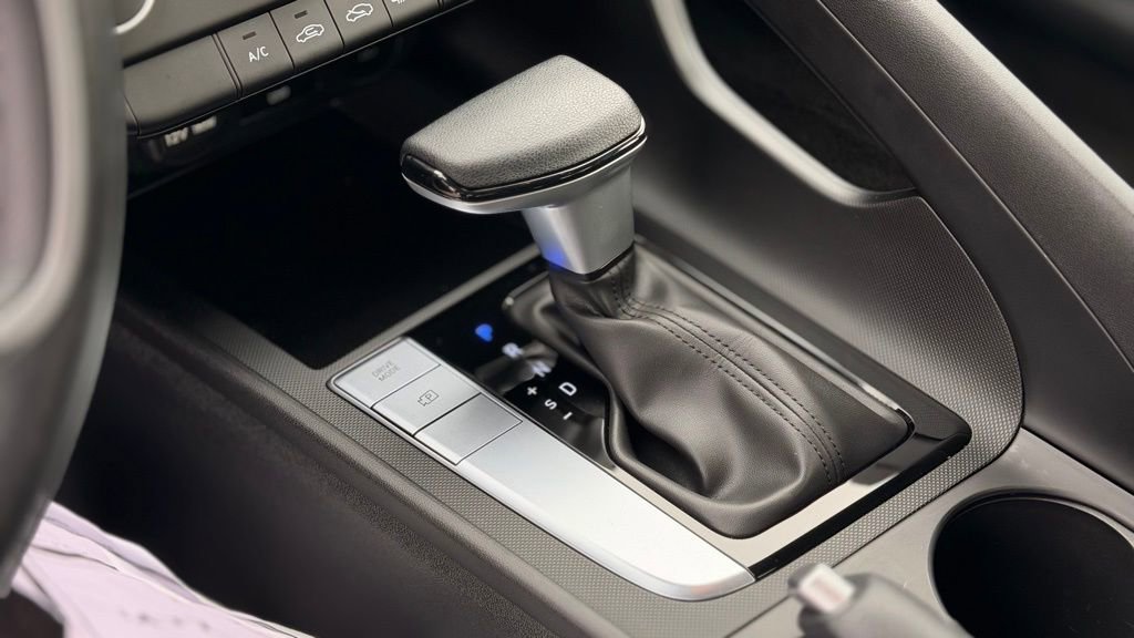 Certified 2025 Hyundai Elantra SE w/ Cargo Package image 18