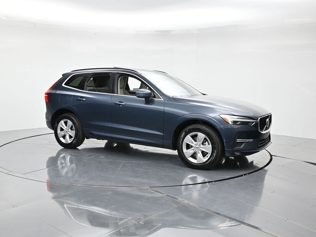 Used 2022 Volvo XC60 B5 Momentum image 4