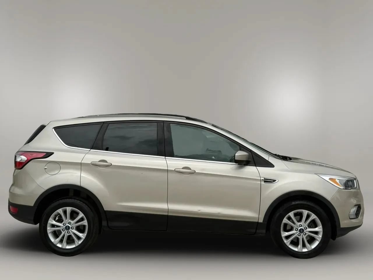 Used 2018 Ford Escape SE FWD image 7