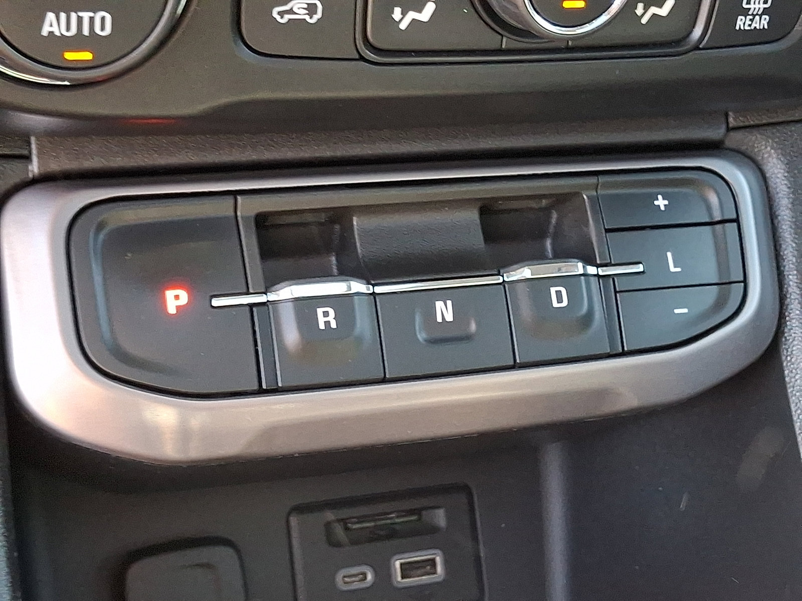 Used 2021 GMC Acadia AT4 w/ Trailering Package AWD/4WD image 17