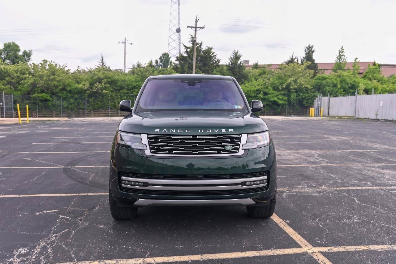 Used 2024 Land Rover Range Rover SE AWD/4WD image 3