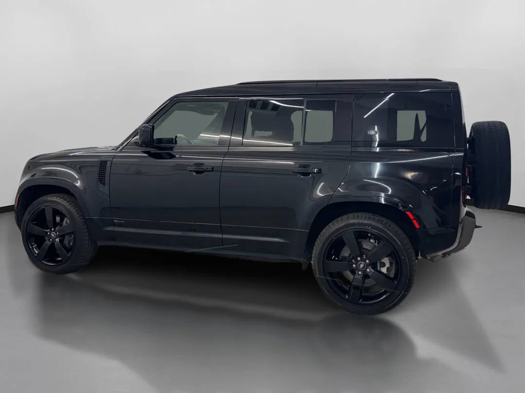 Used 2021 Land Rover Defender 110 X-Dynamic SE AWD/4WD image 5