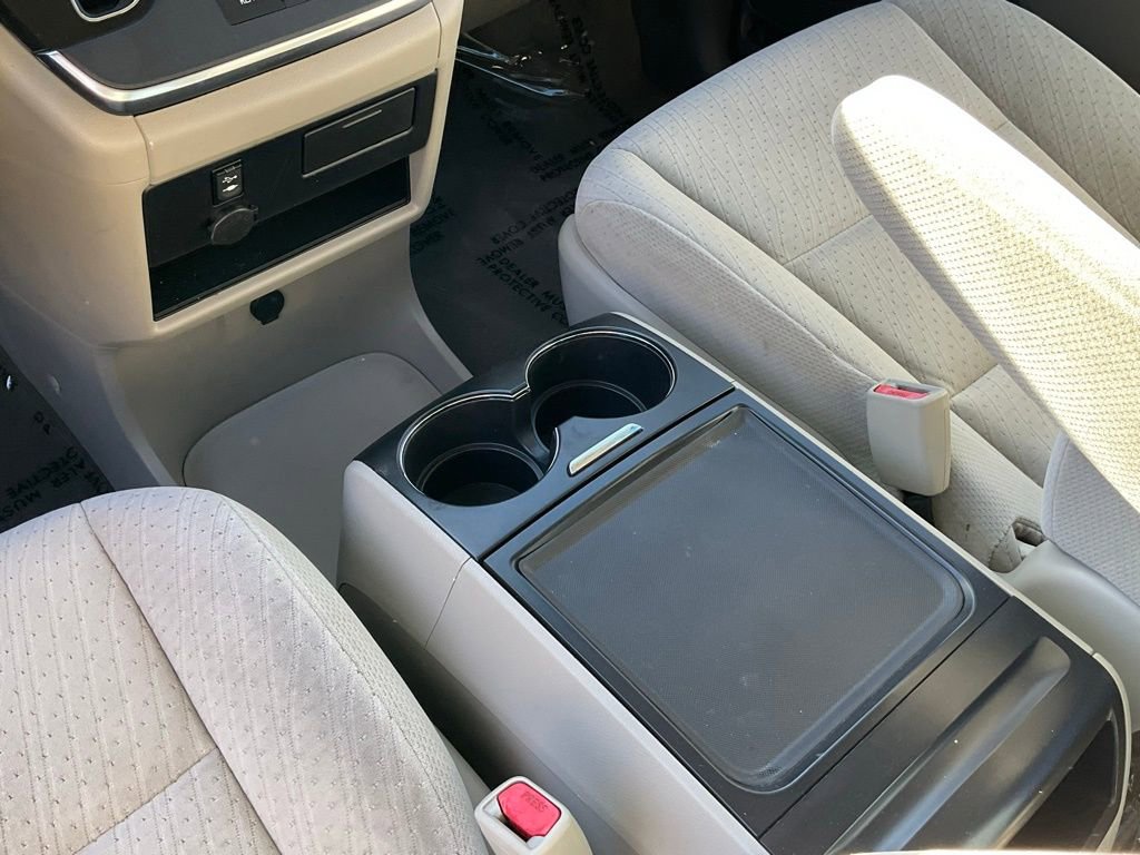 Used 2015 Toyota Sienna LE image 44