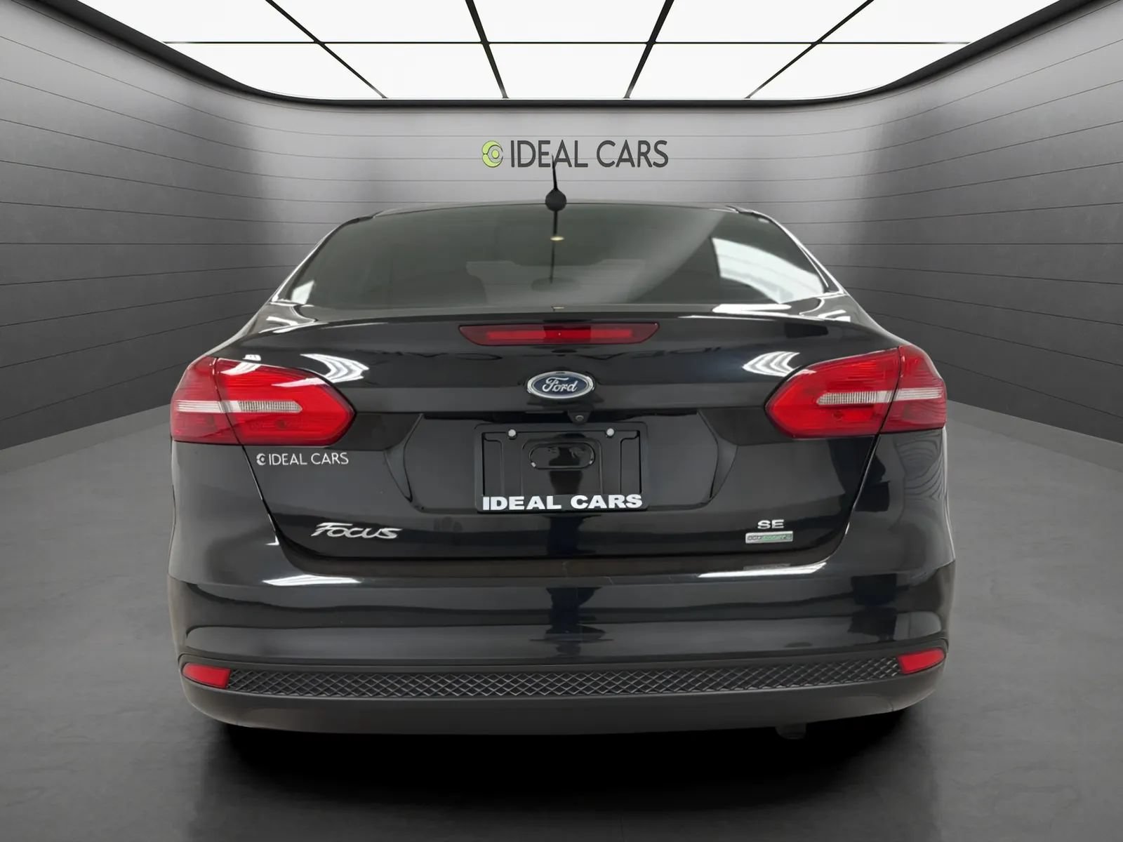 Used 2018 Ford Focus SE w/ SE Appearance Package FWD image 6