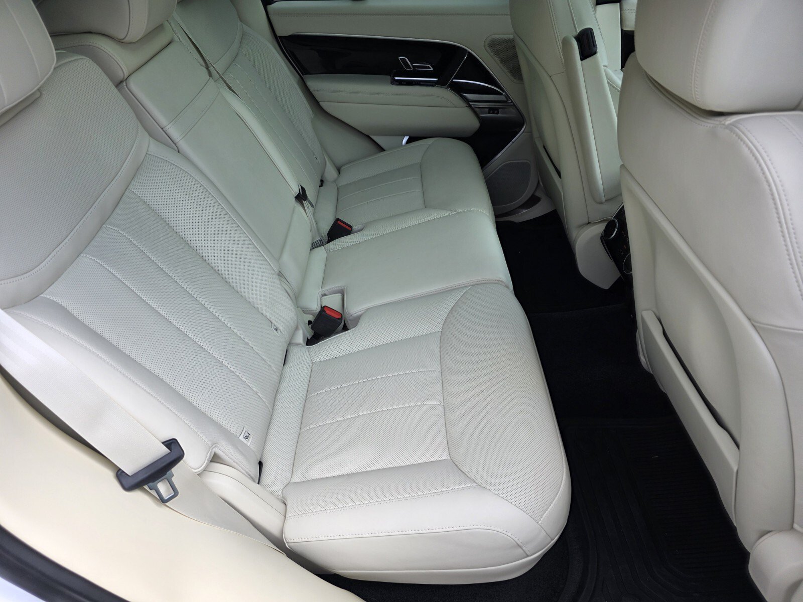 Certified 2024 Land Rover Range Rover SE AWD/4WD image 5