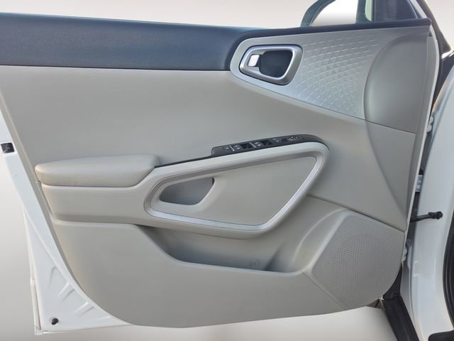 Used 2022 Kia Soul LX image 16