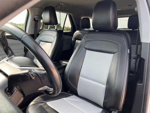 Used 2023 Ford Explorer XLT w/ Equipment Group 202A AWD/4WD image 13