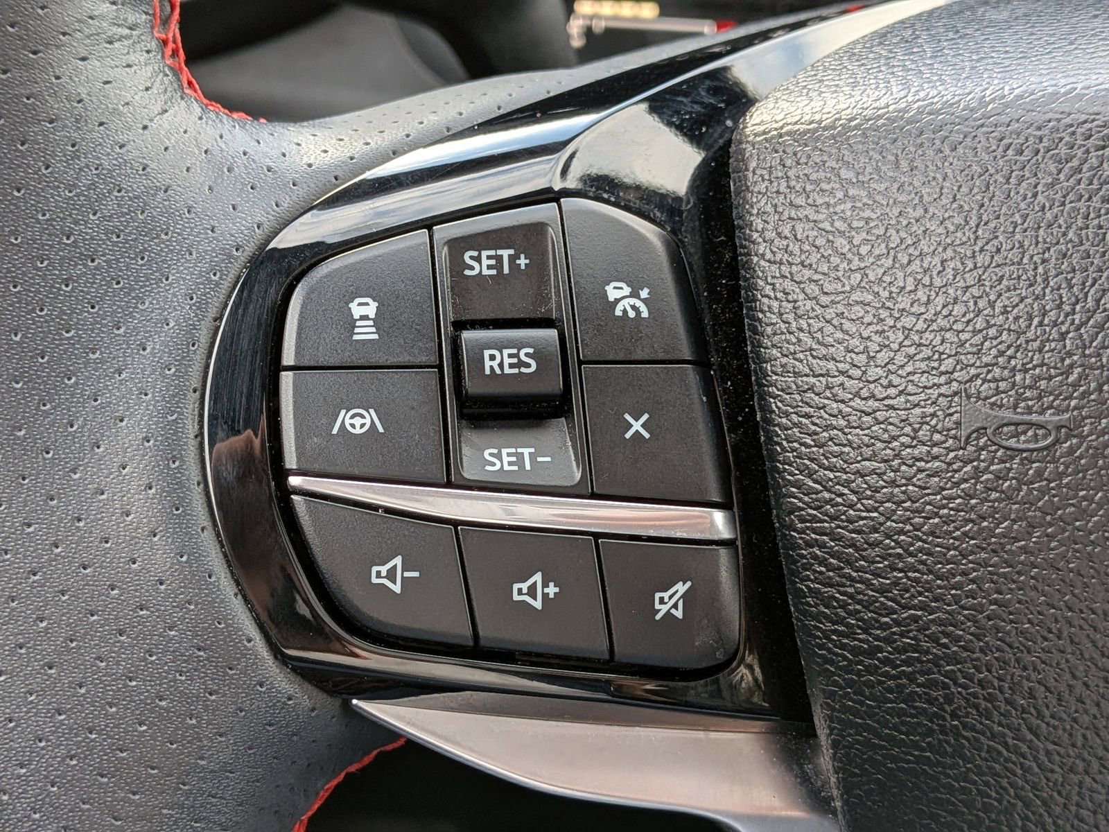 Certified 2024 Ford Explorer ST-Line w/ Class IV Trailer Tow Package image 30