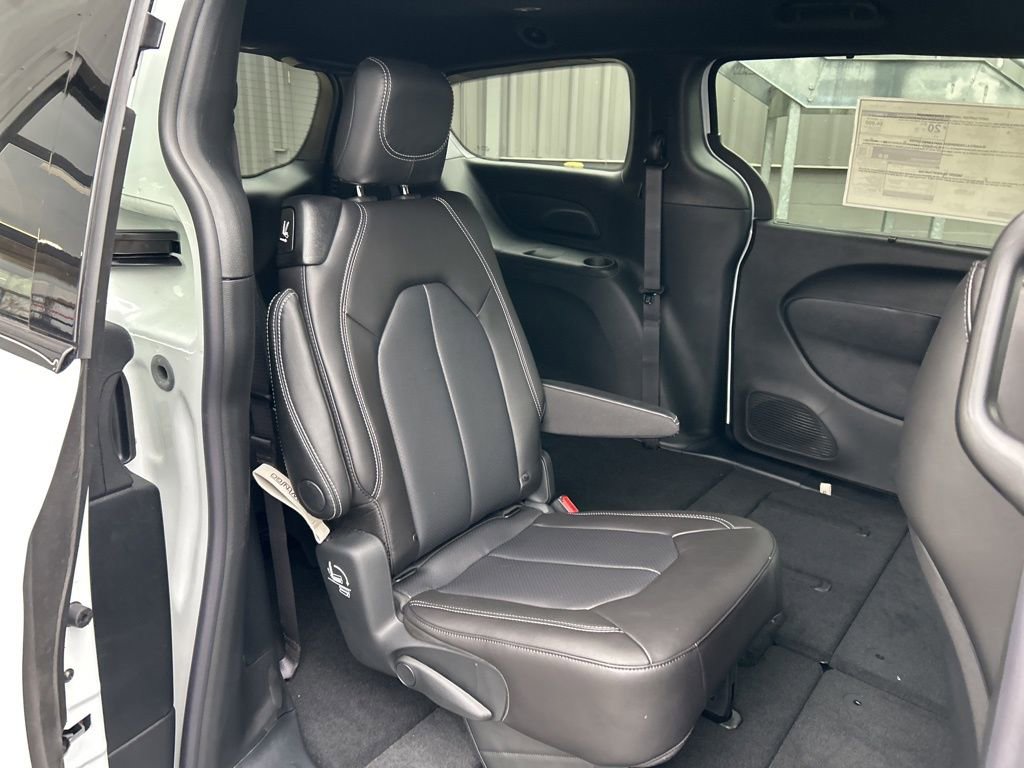 New 2026 Chrysler Pacifica Select image 39