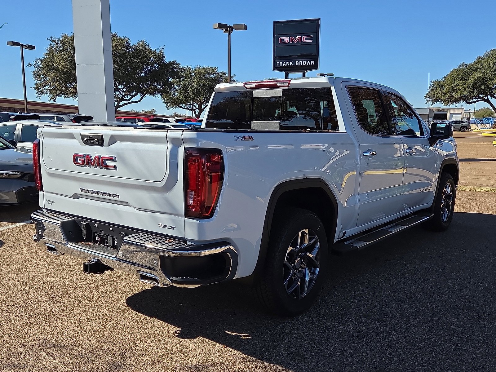 New 2026 GMC Sierra 1500 SLT image 4