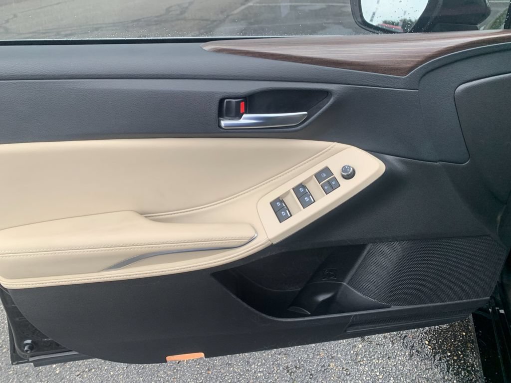 Used 2022 Toyota Avalon XLE w/ Moonroof Package FWD image 12