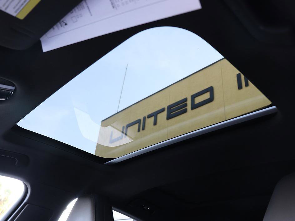 Used 2017 Porsche Panamera 4 image 53