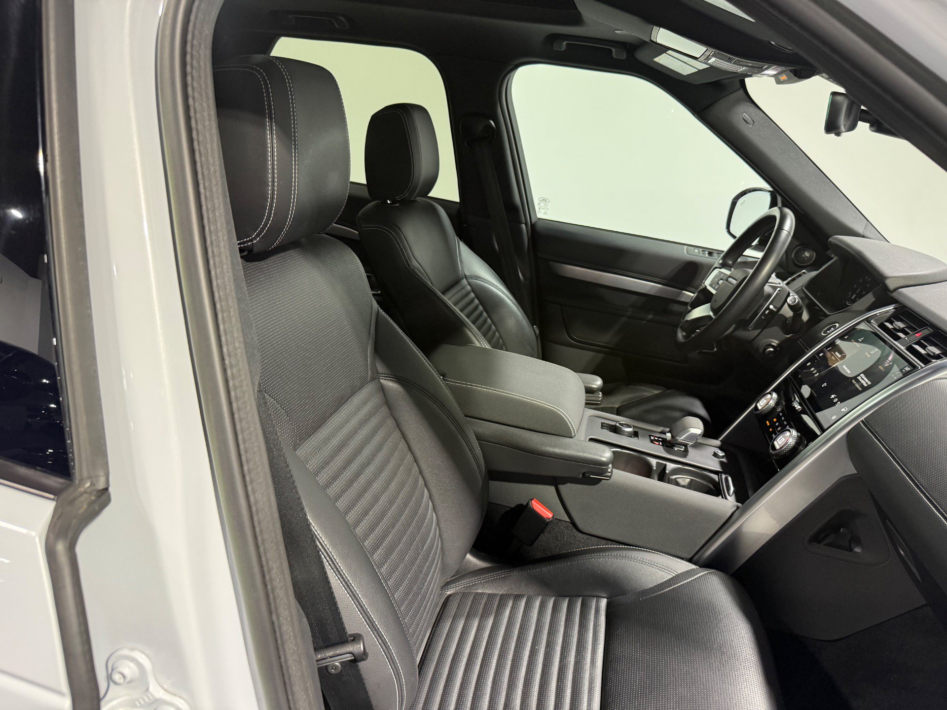 Used 2023 Land Rover Discovery S R-Dynamic AWD/4WD image 47