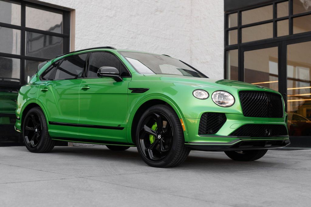 Used 2025 Bentley Bentayga image 1