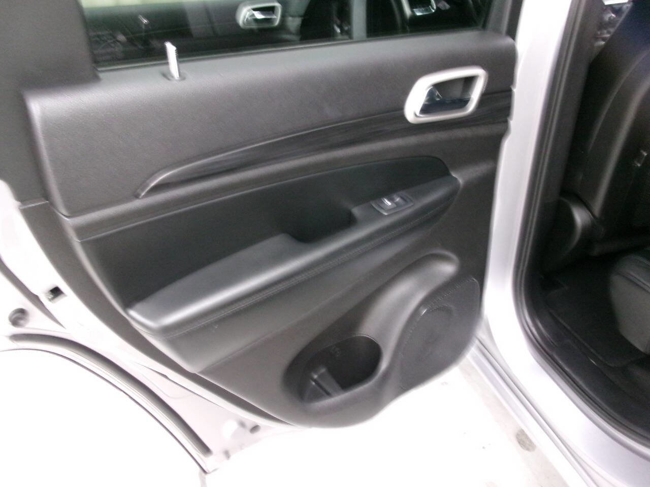 Used 2021 Jeep Grand Cherokee Laredo X image 19